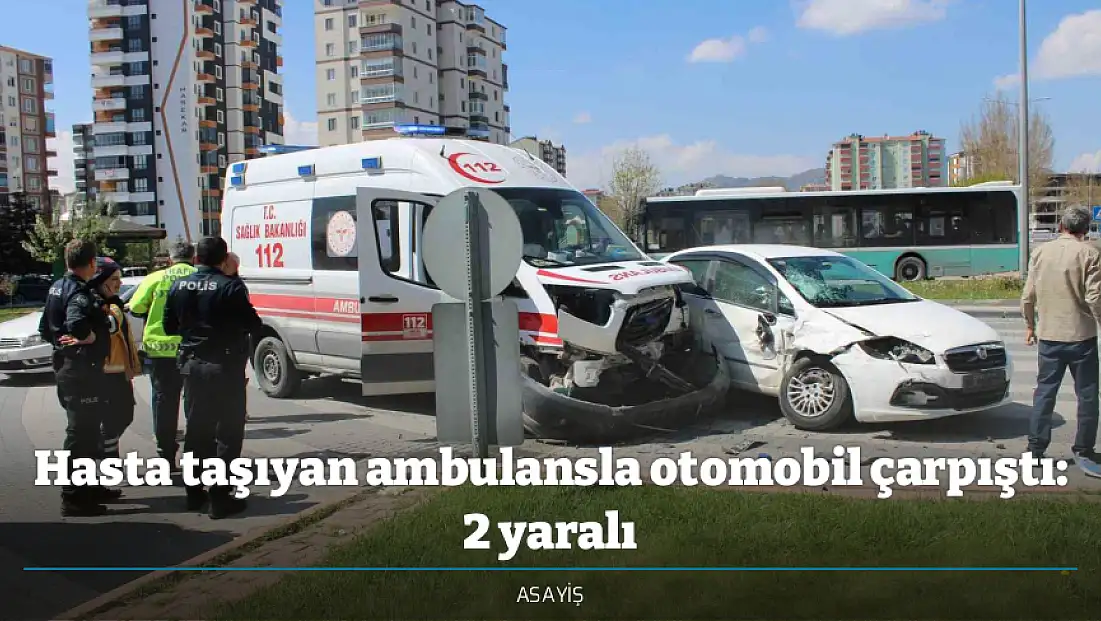 Hasta taşıyan ambulansla otomobil çarpıştı: 2 yaralı