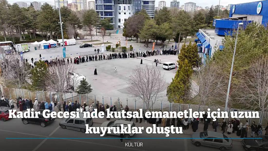 Kadir Gecesi'nde kutsal emanetler için uzun kuyruklar oluştu
