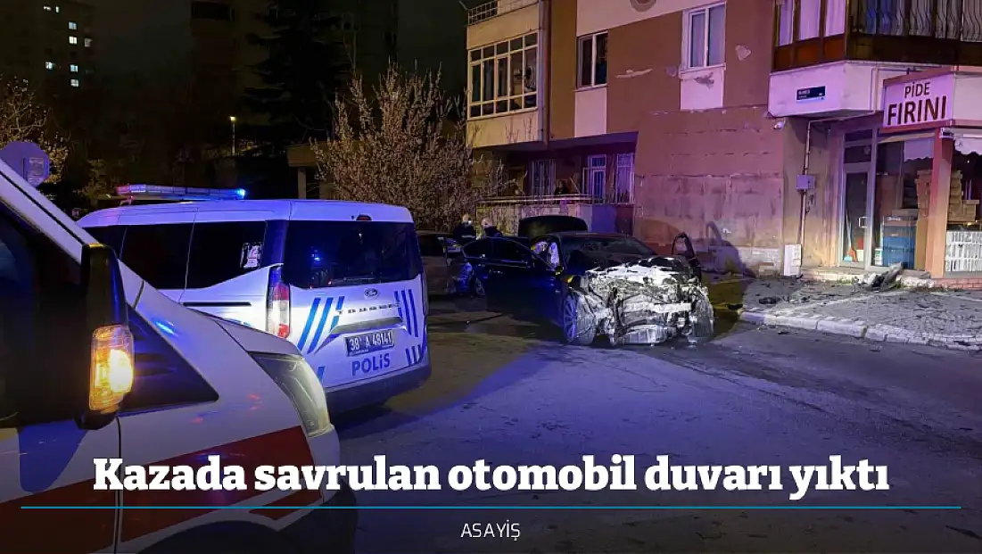 Kazada savrulan otomobil duvarı yıktı