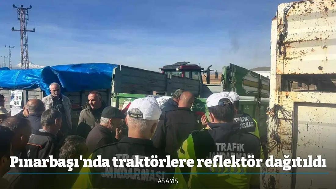 Pınarbaşı'nda traktörlere reflektör dağıtıldı