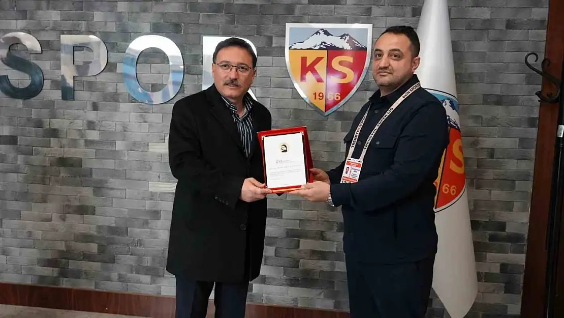 '38 Ayar Adam' Vali Çiçek'e plaket takdim edildi