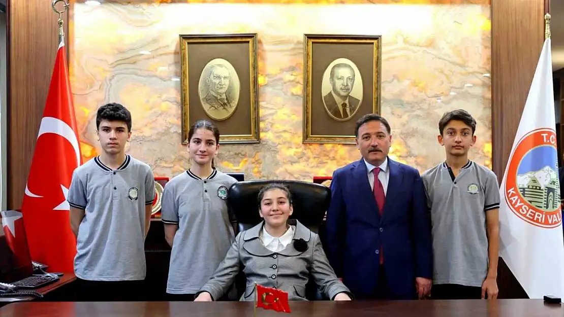 7. sınıf öğrencisi Zeynep, Vali Çiçek'in koltuğunu devraldı