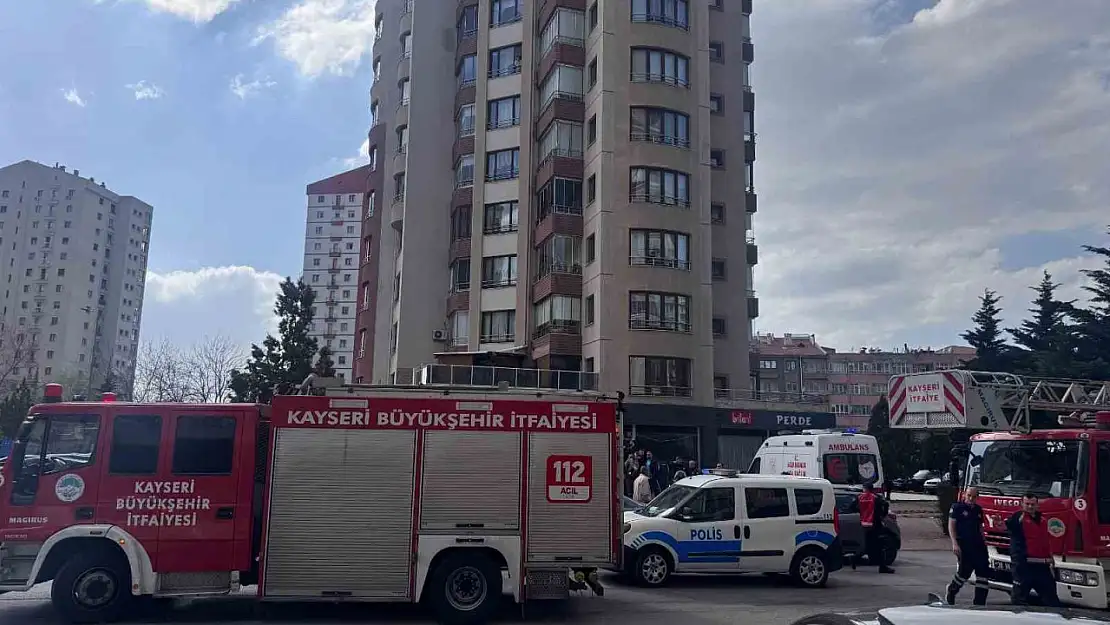 Apartman görevlisi ile kiracı arasındaki kavgada kan aktı: 2 yaralı