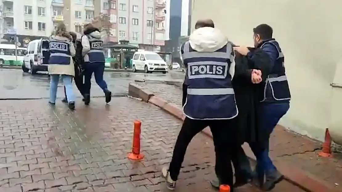 Aranan şahıslar polisten kaçamadı