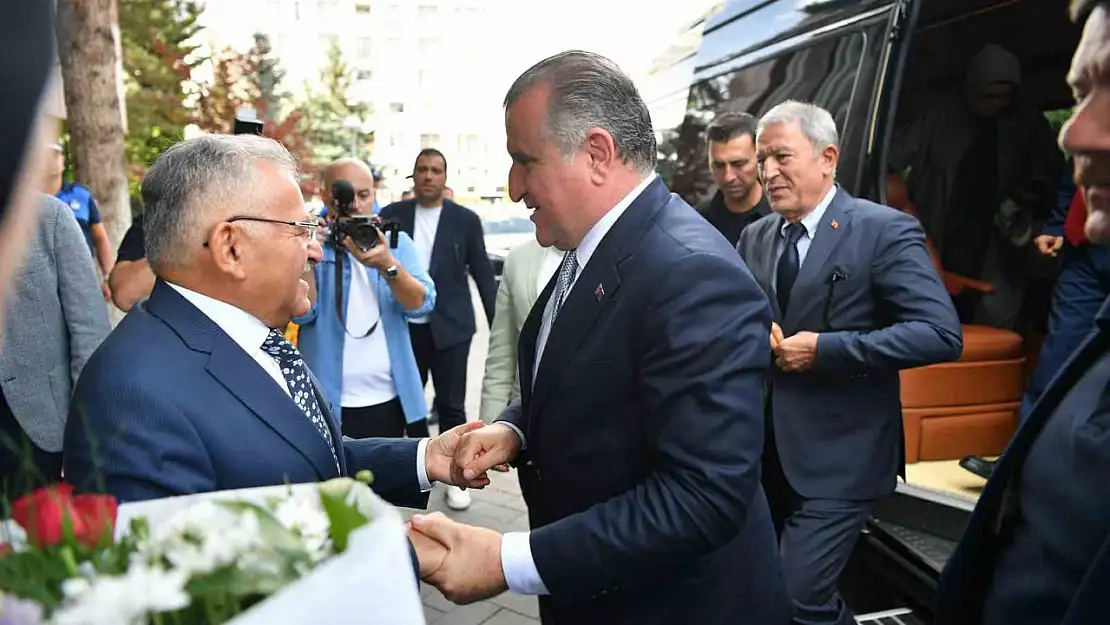 Bakan Bak, Başkan Büyükkılıç'ı böyle övdü