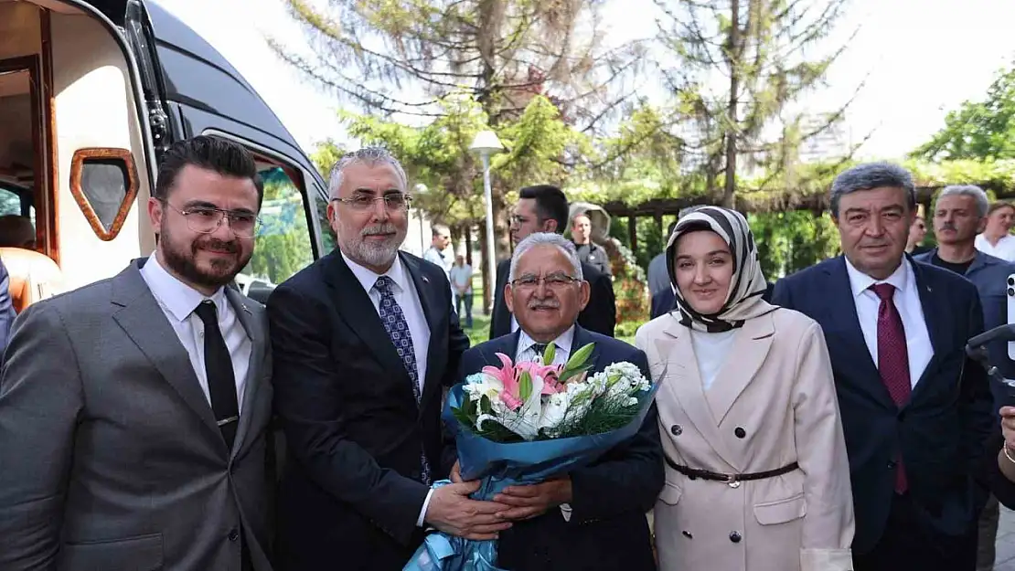 Bakan Işıkhan'dan Başkan Büyükkılıç'a ziyaret
