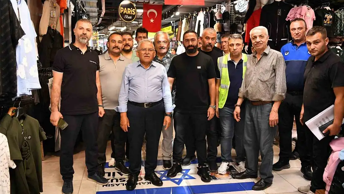 Başkan Büyükkılıç: 'Bazı bayraklar ayaklar altında ezilmeyi hak eder'