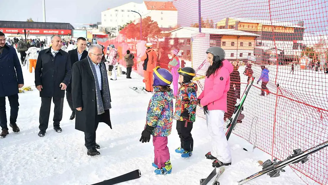 Başkan Büyükkılıç, Erciyes'te kayak tutkunlarıyla buluştu