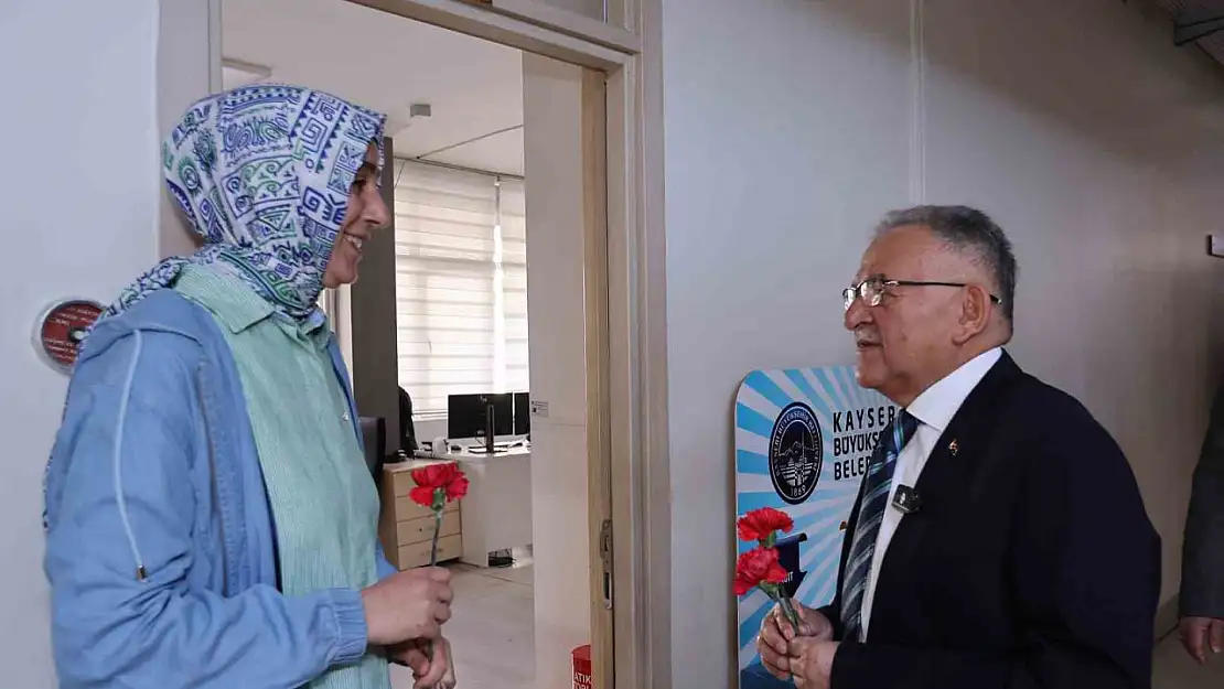 Başkan Büyükkılıç'tan Dünya Kadınlar Günü'ne 'karanfilli' kutlama