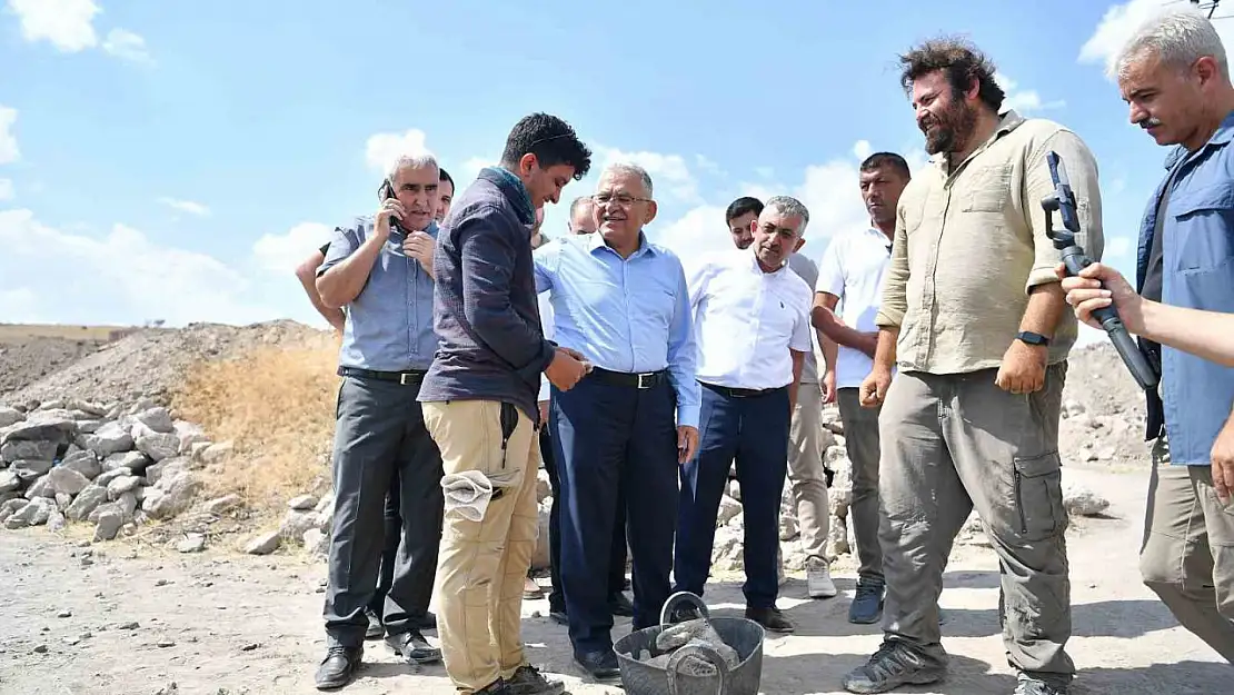 Başkan Büyükkılıç'tan dünyanın ilgisini çekecek mozaik kazı çalışmalarına yakın takip