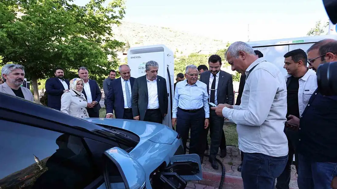 Başkan Büyükkılıç'tan Yahyalı'ya temiz enerji yatırımı: K-Şarj elektrikli araç şarj istasyonu açıldı