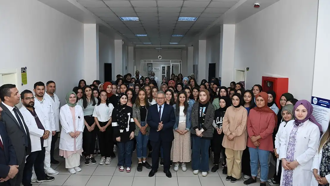 Başkan Büyükkılıç, üniversite adaylarını Kayseri'ye davet etti