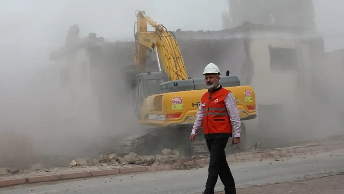 Başkan Çolakbayrakdar, 'Dönüşümle 3 bin 979 aile mutlu ve huzurlu yuvalarında'