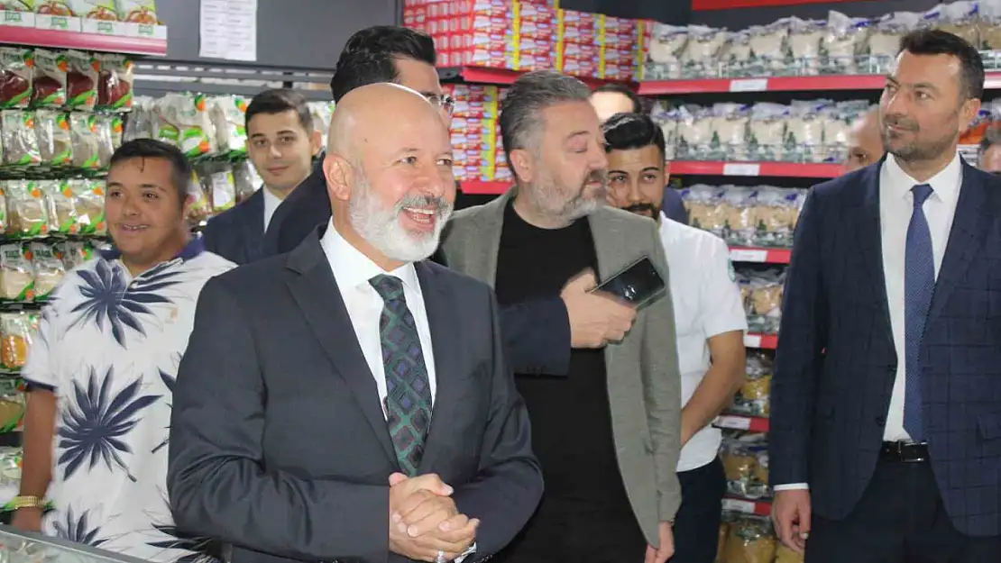 Başkan Çolakbayrakdar: 'Vicdani sorumluluk olan Dost Eli, tüm Kayseri'ye yayılacak'