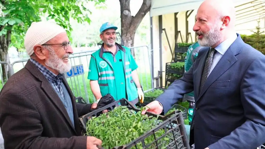 Başkan Çolakbayrakdar'dan organik domates fidesi dağıtımına davet