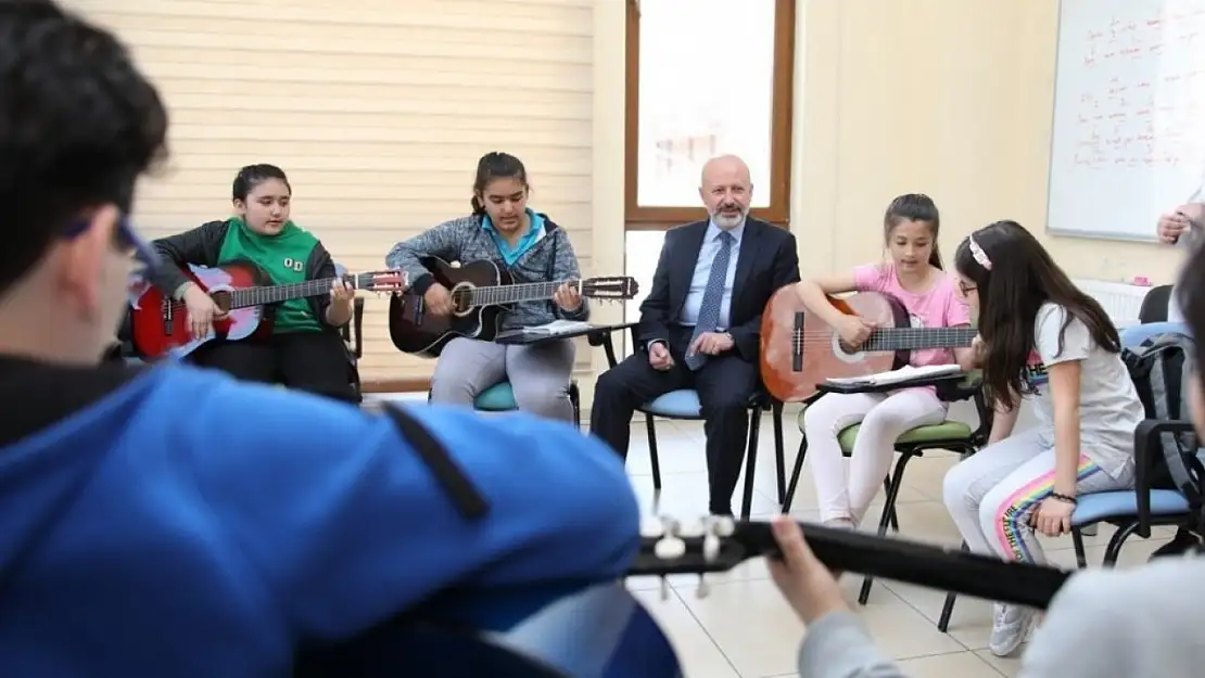 Başkan Çolakbayrakdar: Geleceğin güçlü Türkiye'sine hazır nesiller yetiştiriyoruz'