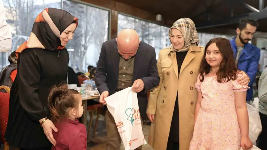 Başkan Çolakbayrakdar, iftarını yetim çocuklarla yaptı