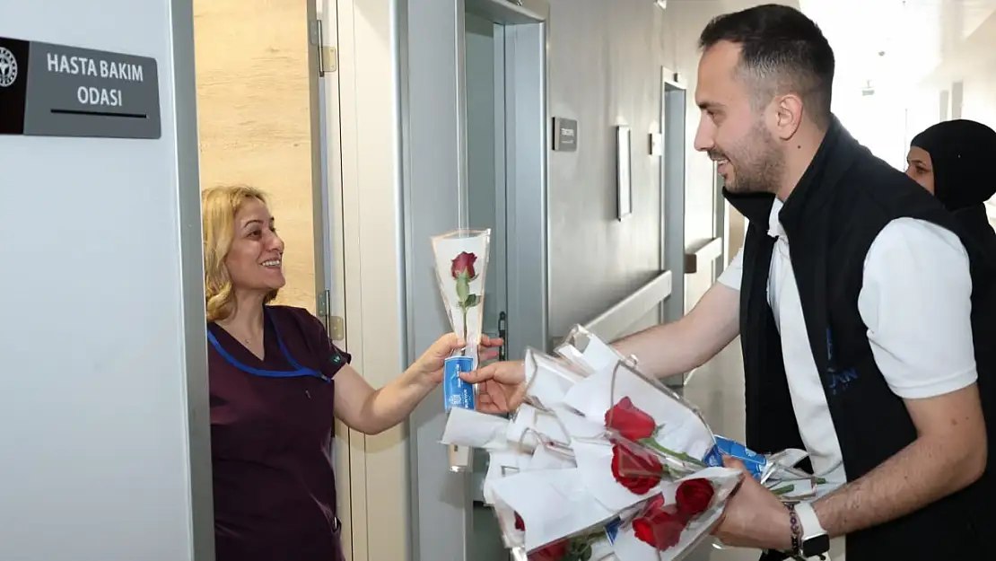 Başkan Metin'den hemşirelere anlamlı jest