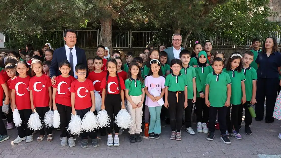 Başkan Özdoğan 'Ülkemiz için daha iyi yarınlar inşa edecekler'