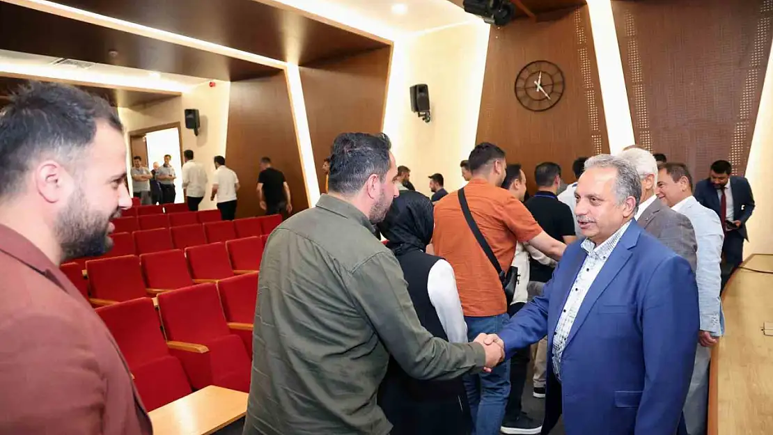 Başkan Yalçın personelle bayramlaştı
