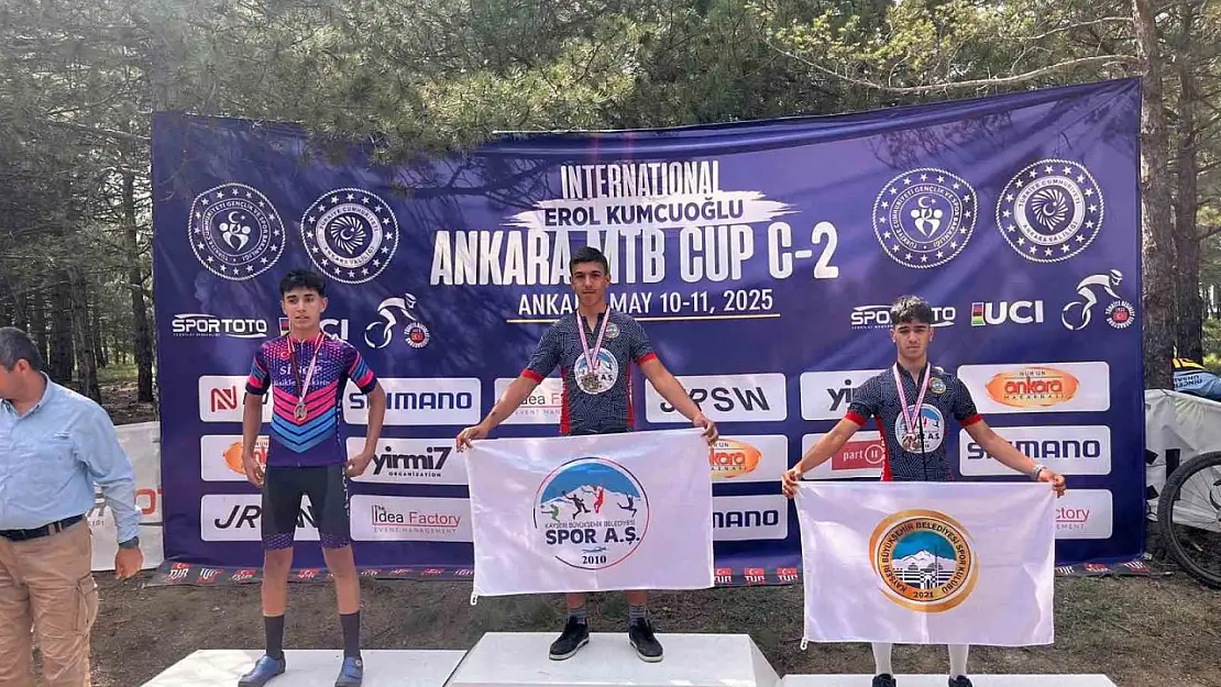 Bisiklette Kayseri'ye iki madalya
