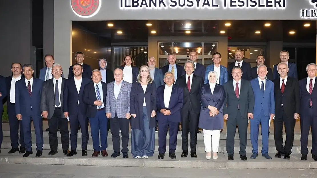 Büyükkılıç, AK Parti Yerel Yönetimler Toplantısı'na katıldı