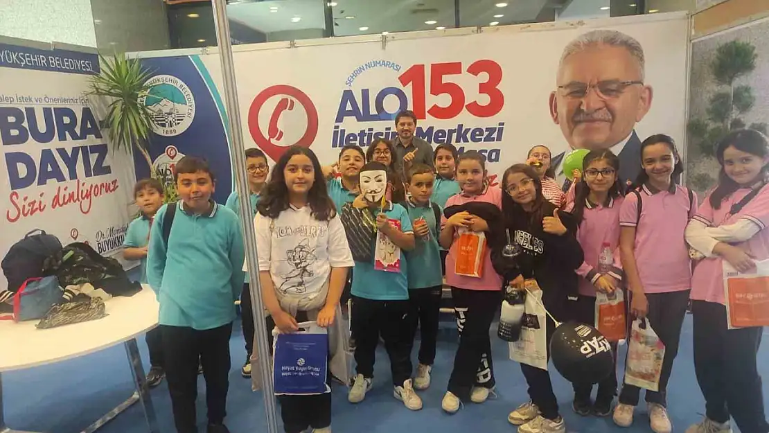 Büyükşehir Alo 153 ve Beyaz Masa, rekorlar kıran Kitap Fuarı'nda yoğun ilgi gördü