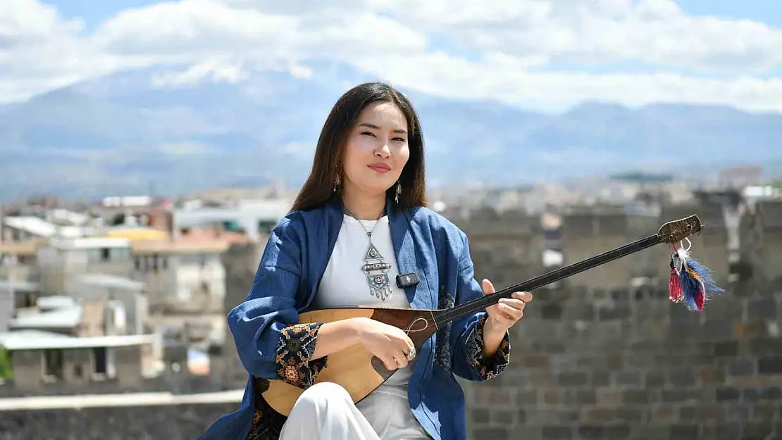 Büyükşehir ile Kayseri Kalesi'nde Kazak ezgileri yükseldi