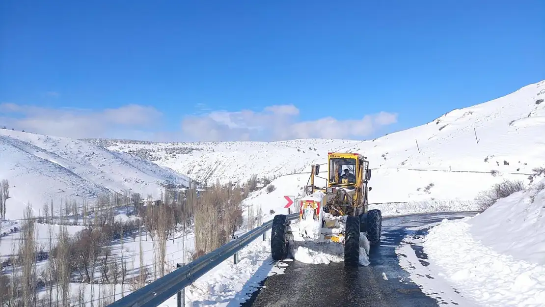 Büyükşehir'in kırsalda karla mücadelesi sürüyor