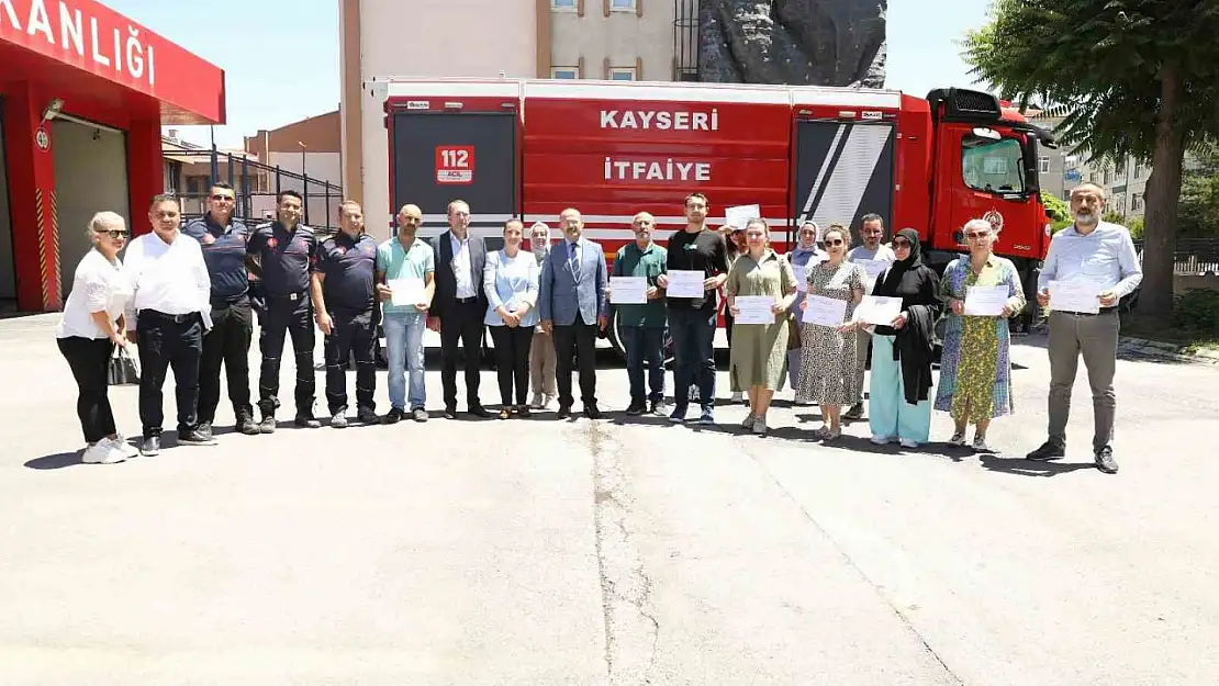 Büyükşehirin 'Afet' odaklı kurslarında katılım belgeleri sahiplerini buldu