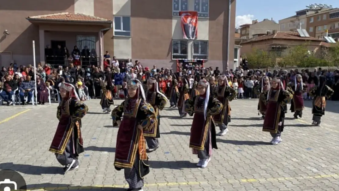 Develi'de İmam Hatip Ortaokulu'nda 'Yabancı Dil Şenliği'