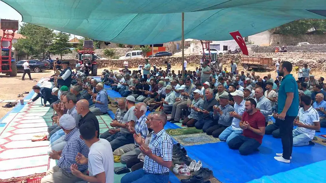 Develi'nin Çomaklı köyünde yağmur duası yapıldı