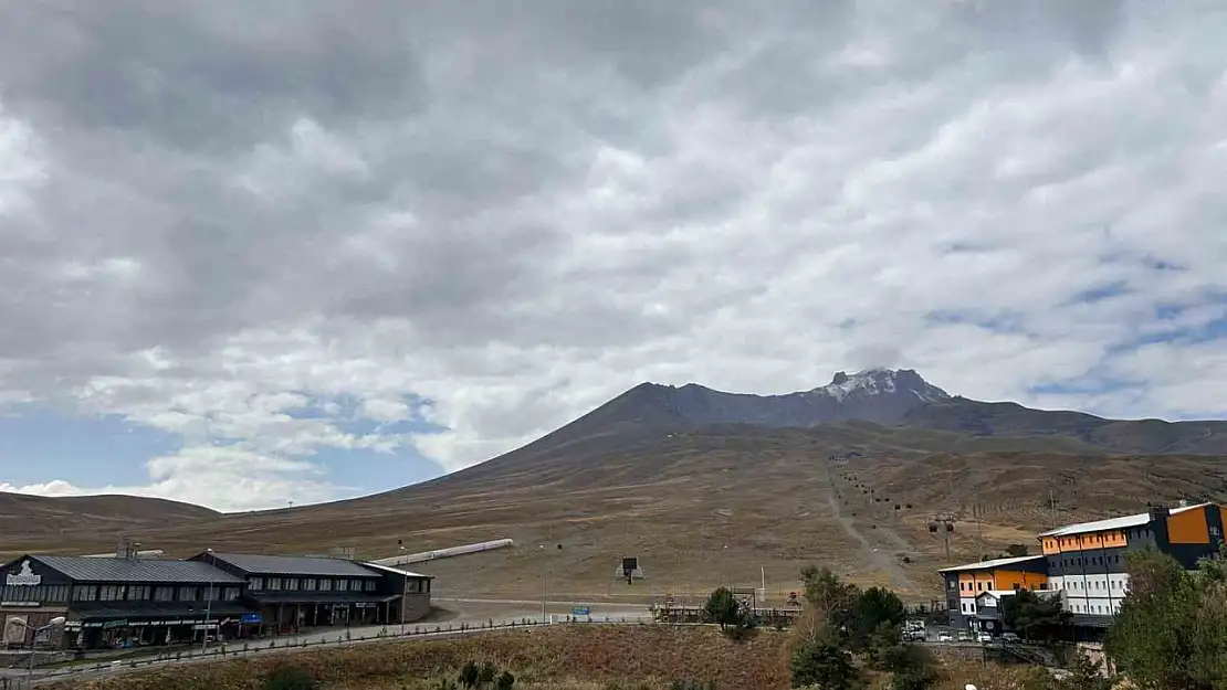 Erciyes'e kar yağdı