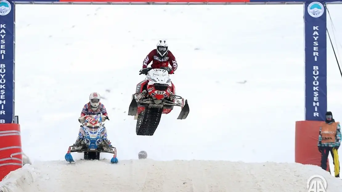 Erciyes'in zirvesinde Dünya Kar Motosikleti Şampiyonası için ger sayım başladı