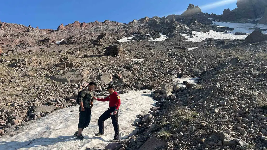 Erciyes'te 3 bin 350 metre yükseklikte mahsur kalan dağcı kurtarıldı