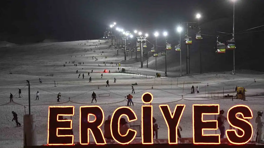 Erciyes'te gece kayağı başladı