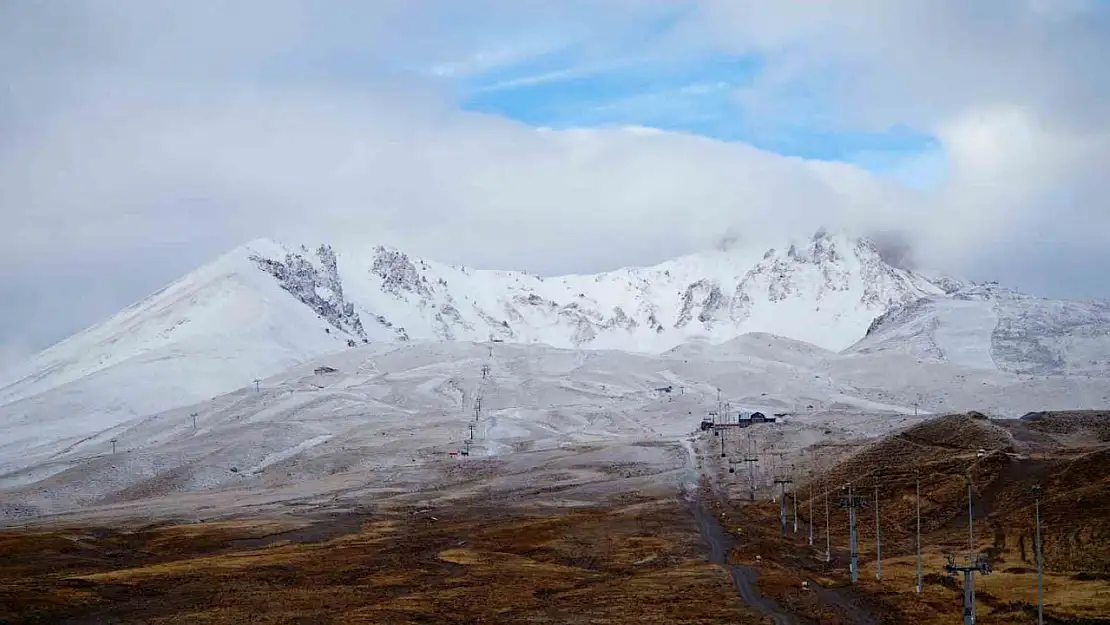 Erciyes'te iki mevsim, sarı ve beyaz bir arada