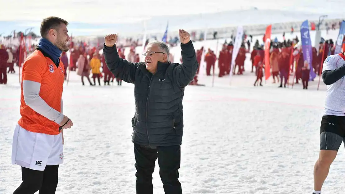 Erciyes'te Kar Ragbi Türkiye Şampiyonası nefes kesti