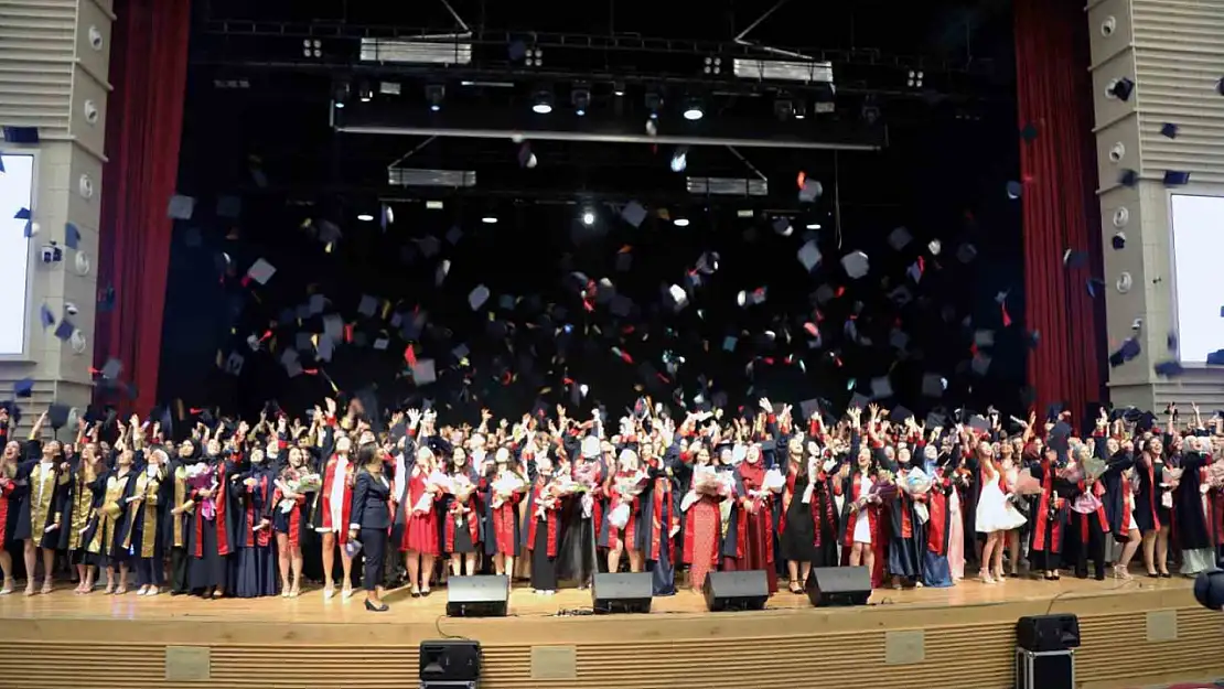 ERÜ Veterinerlik Fakültesi'nde mezuniyet heyecanı