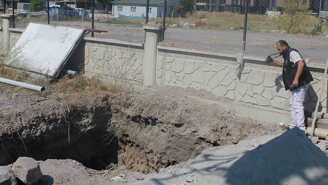 Foseptik inşaatında üzerine taş düşen işçi yaralandı