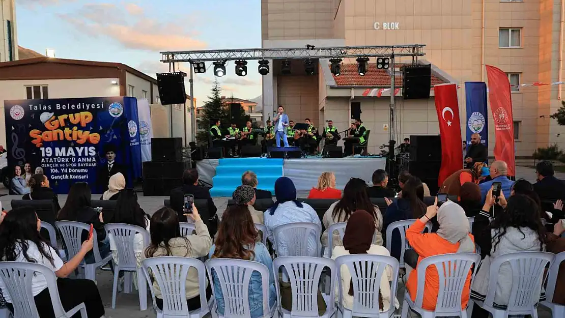 Grup Şantiye, bu kez de Gençlik Konseri'nde sahne aldı