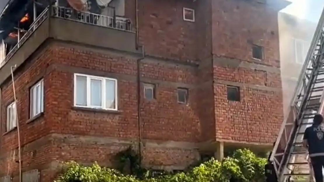 İki katlı evde çıkan yangın korkuttu