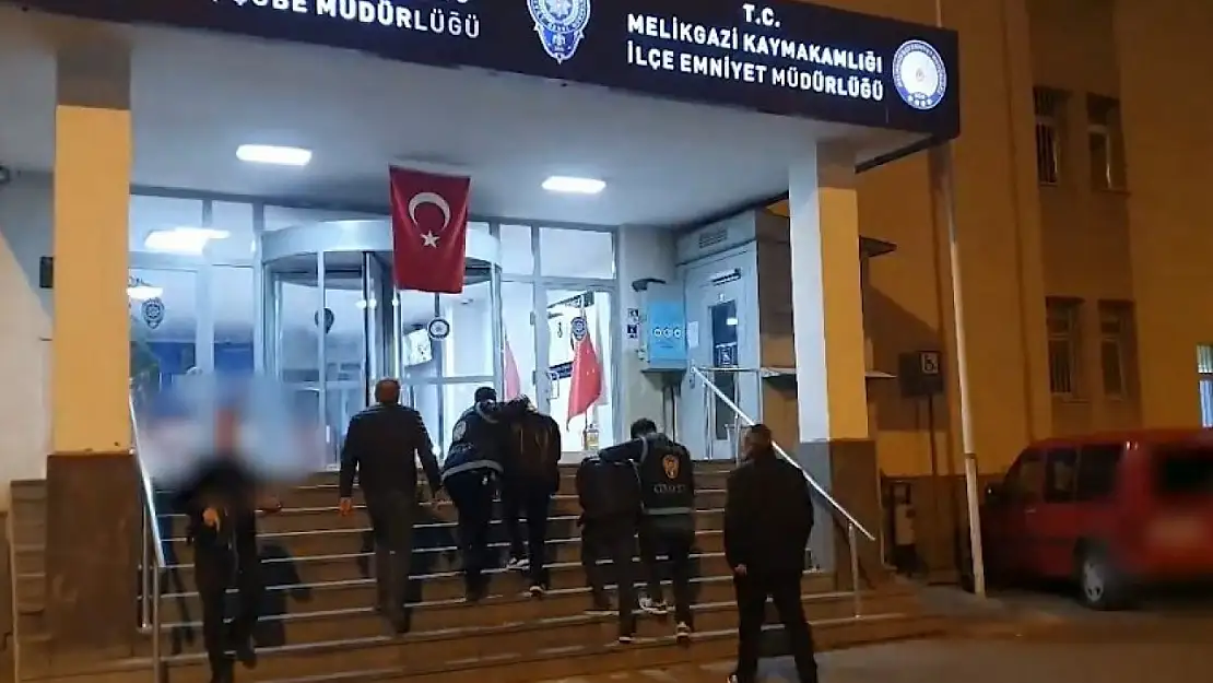 İşyerini kurşunlayanlar önce kameraya sonra polise yakalandı