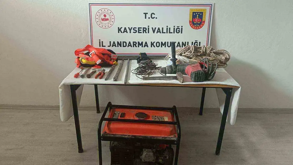 Kaçak kazı yapan 3 kişi yakalandı