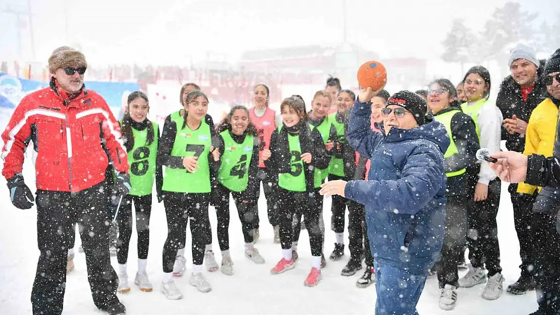 Kar Hentbol Şampiyonası, Türkiye'de ilk kez Erciyes'te yapıldı