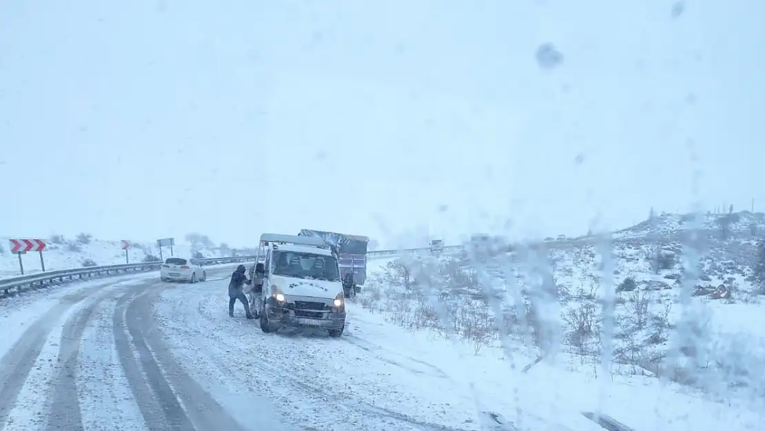 Kar yağdı, kazalar art arda geldi