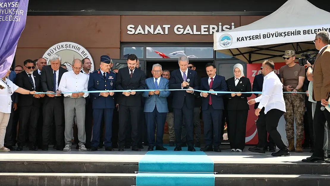 Kayseri Büyükşehir, 15 Temmuz'un ruhunu sanatla anlattı: 'Zaferin Adı Türkiye' sergisi açıldı