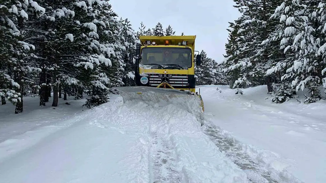Kayseri'de 22 yol ulaşıma kapandı