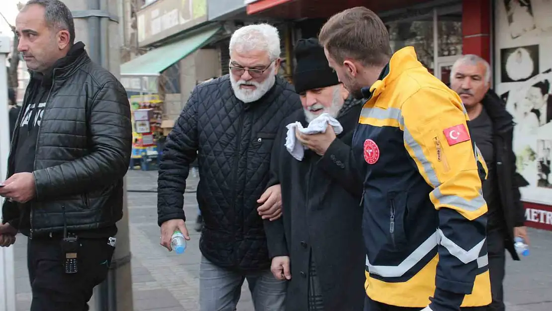 Kayseri'de 4 katlı binada yangın: 11 kişi dumandan etkilendi