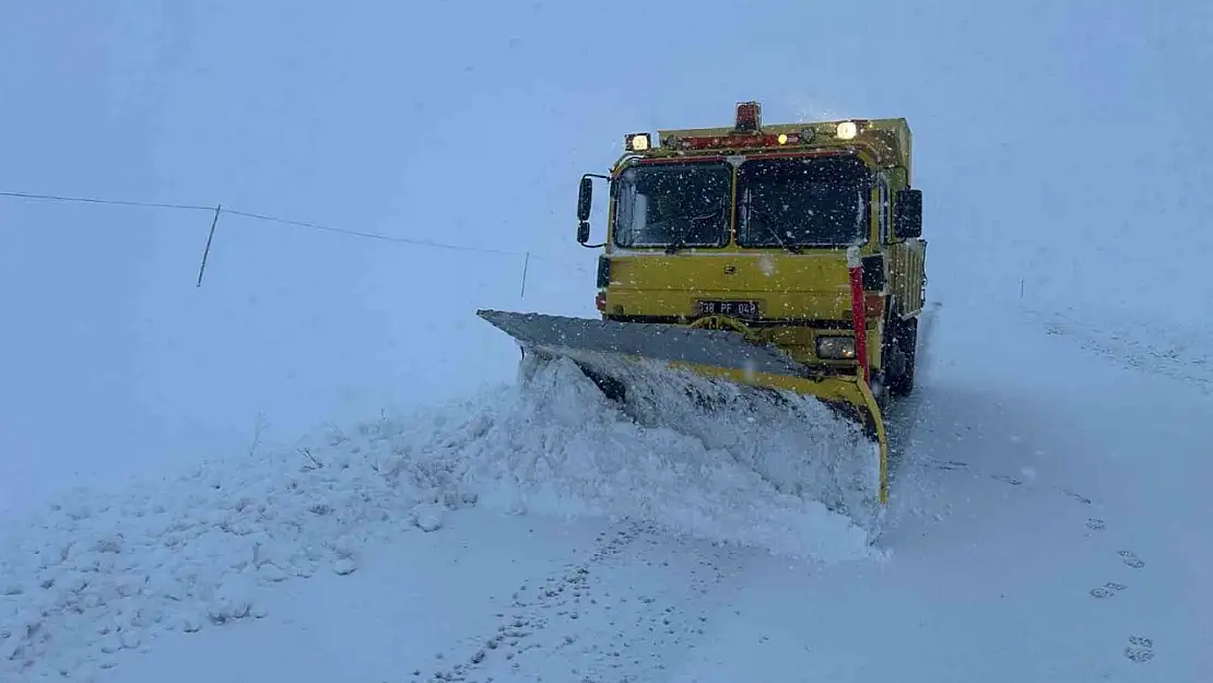 Kayseri'de kapanan 61 yol ulaşıma açıldı